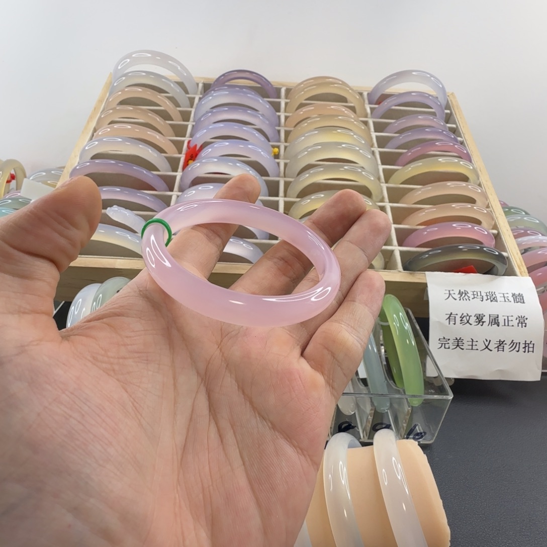 m***³玛瑙/玉髓未镶嵌手镯