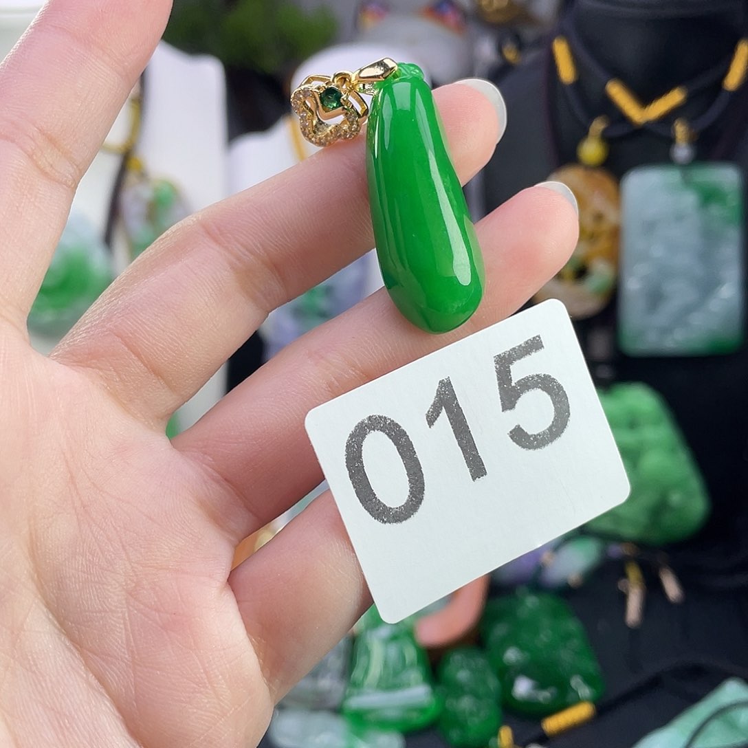 翡翠未镶嵌吊坠(赠链)