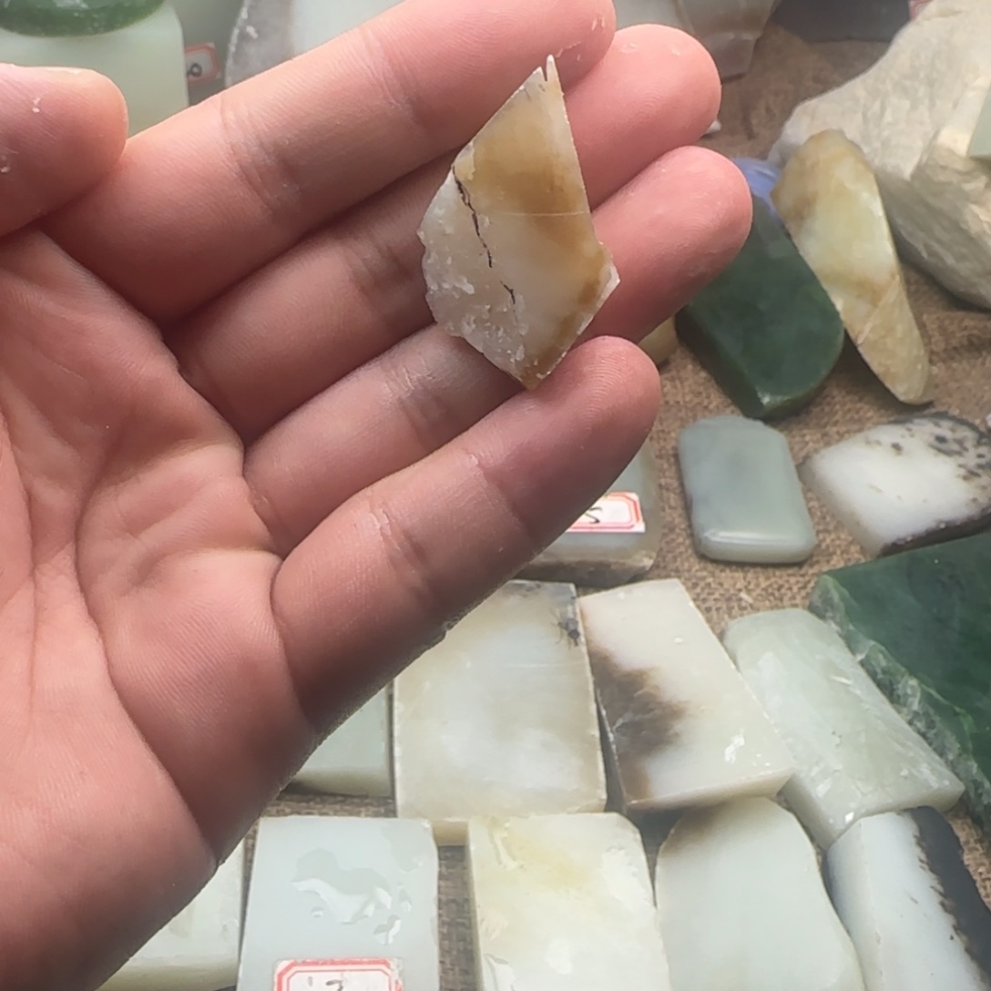 和田玉（糖玉）未镶嵌珠宝奇石