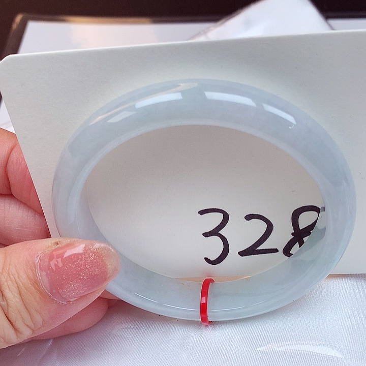 翡翠手镯未镶嵌翡翠