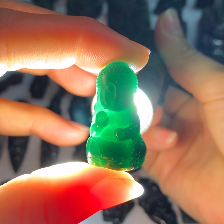 翡翠颈饰未镶嵌宝宝佛