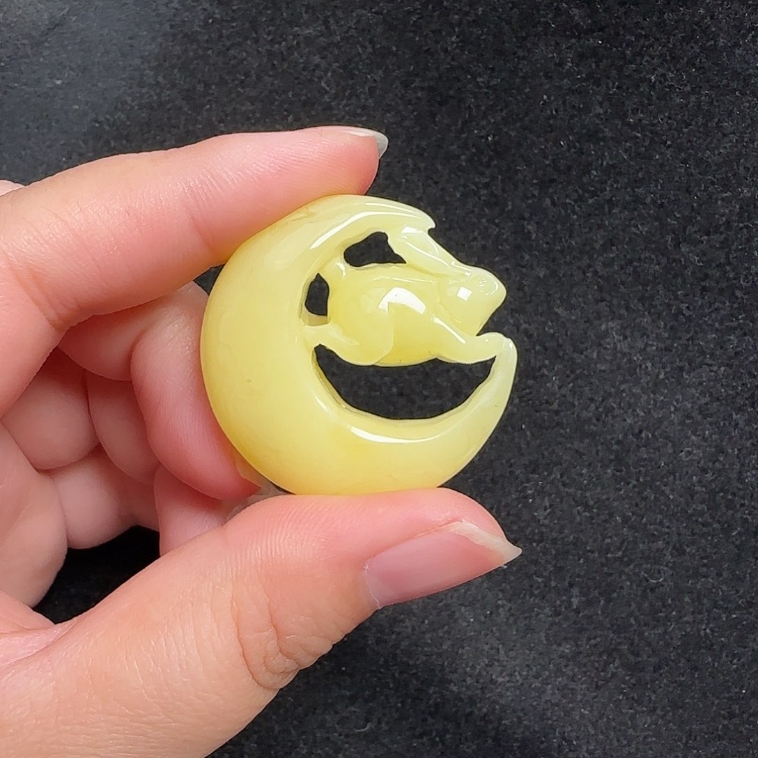 雄***岳蜜蜡未镶嵌珠宝奇石