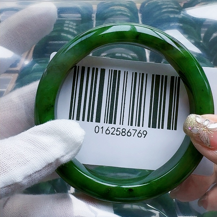 和田玉（碧玉）手镯未镶嵌6061