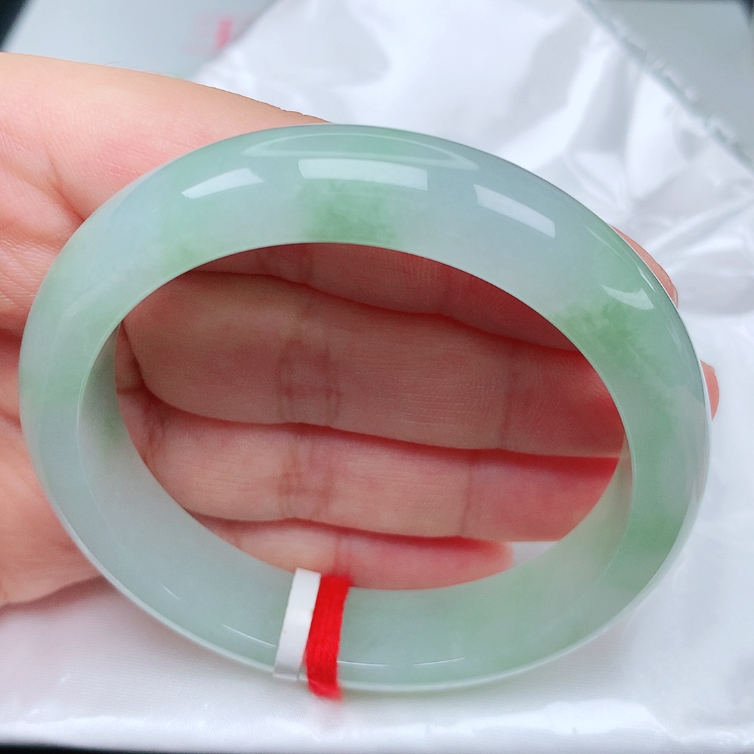 翡翠手镯未镶嵌40冰胶绿花显白