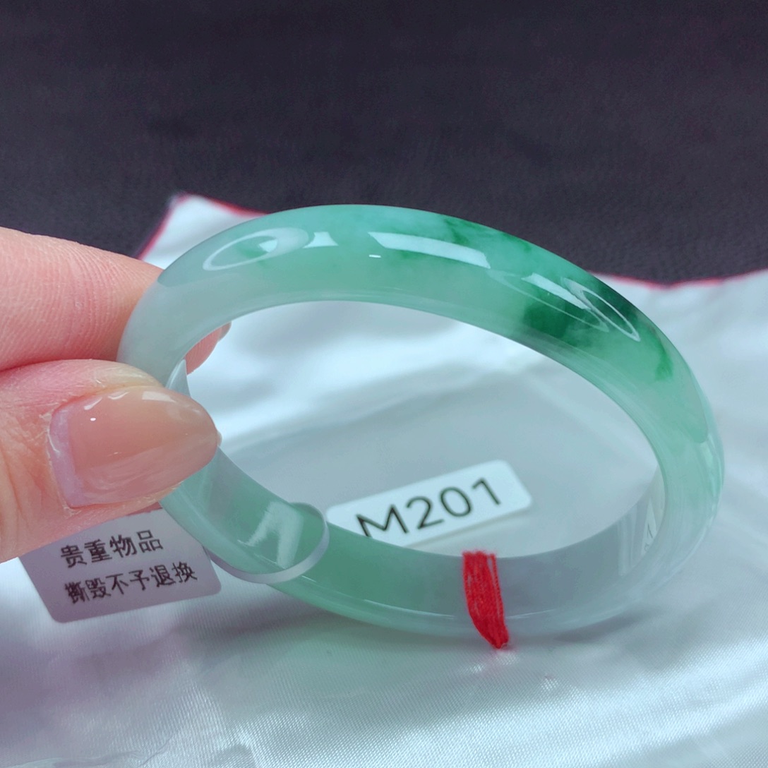 翡翠手镯未镶嵌手镯88