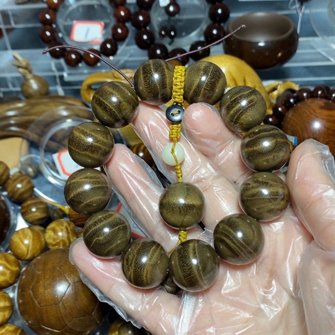 金丝楠重***豆木雕工艺品