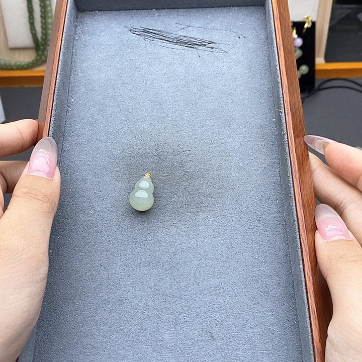 和田玉吊坠(不含链)18K金镶嵌