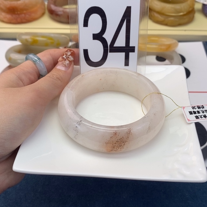 石英岩玉未镶嵌手镯