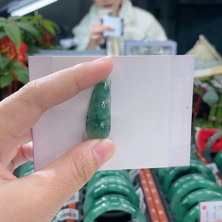 石英质玉颈饰未镶嵌