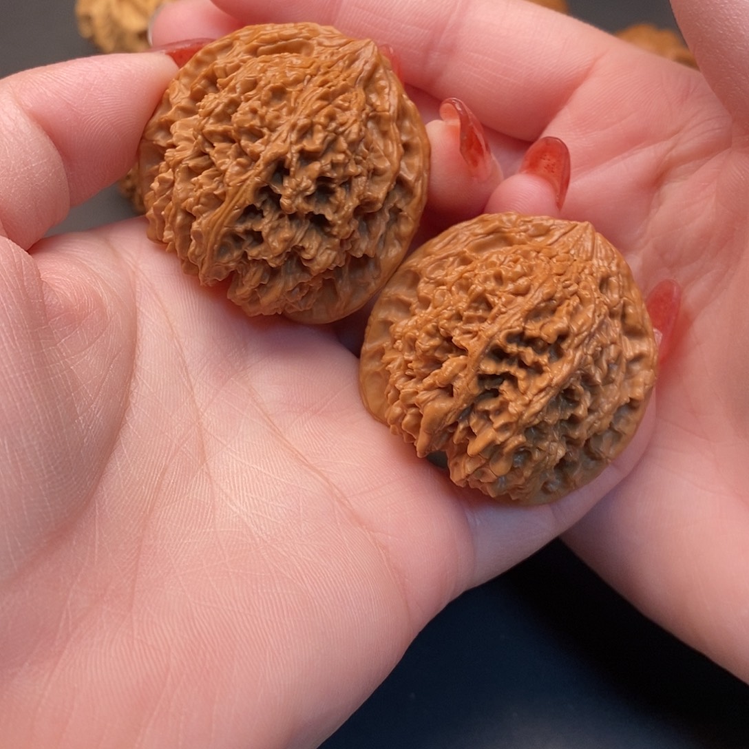 妫***寶把件桃核44尺放漏一对满天星