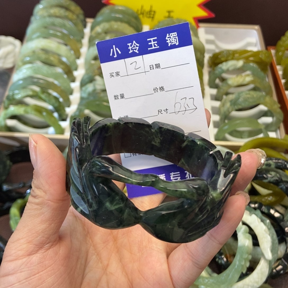蛇纹石玉手镯未镶嵌