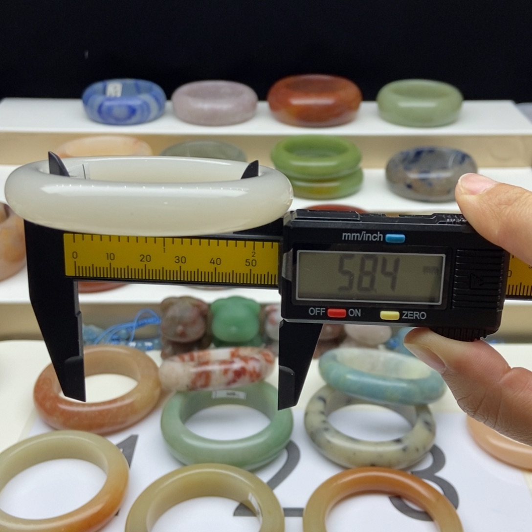 石英质玉手镯未镶嵌