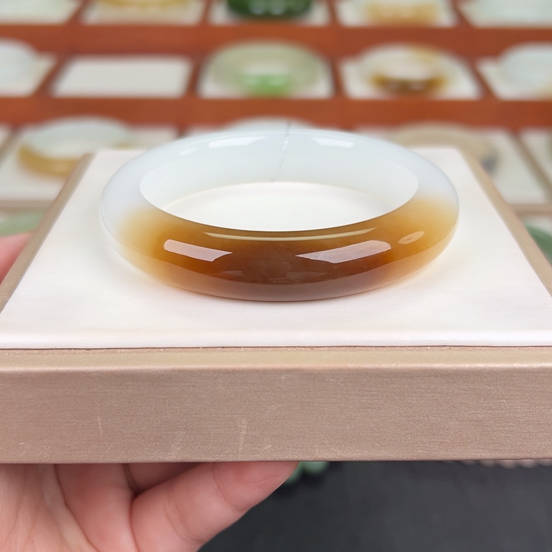 和田玉手镯未镶嵌糖白