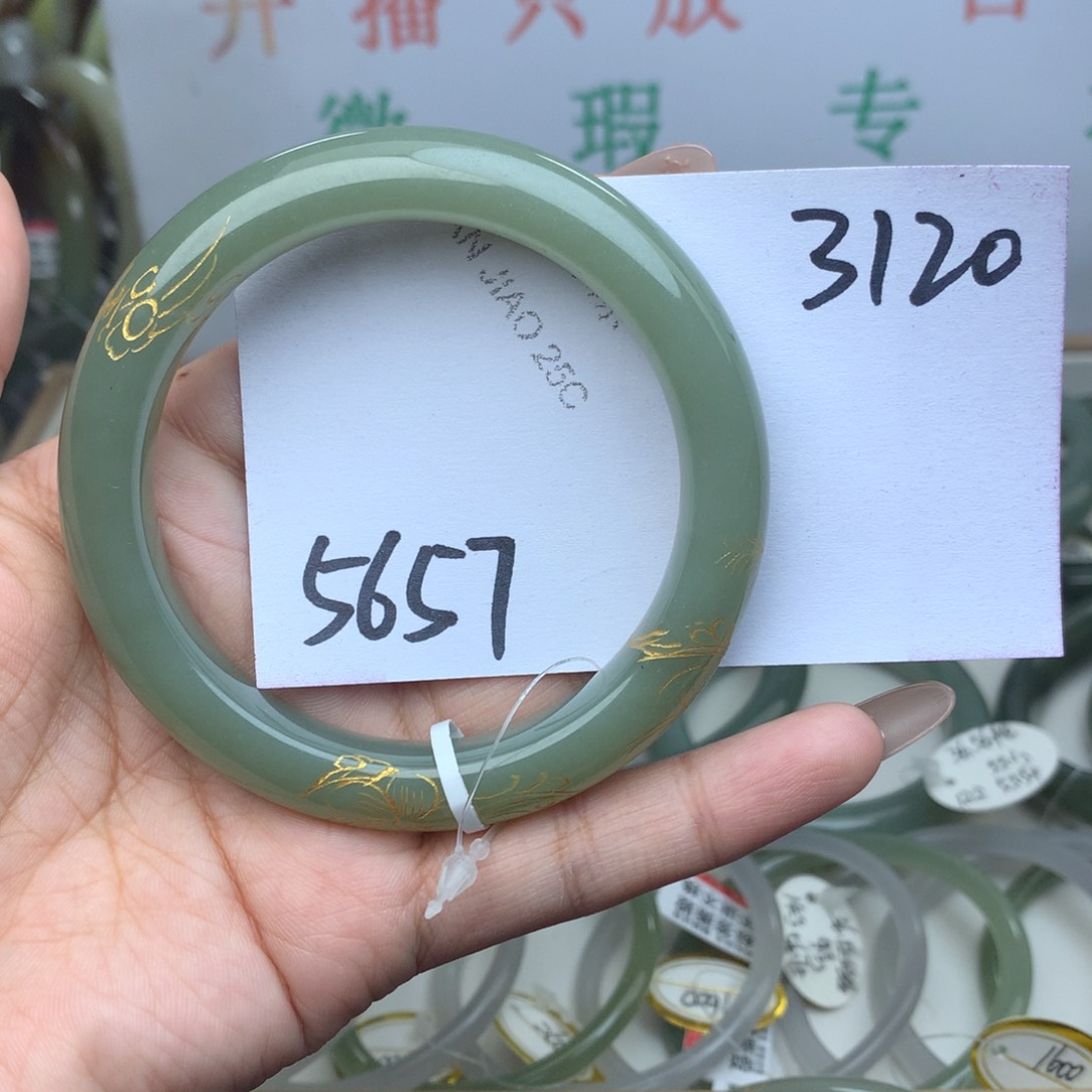 未镶嵌手镯和田玉