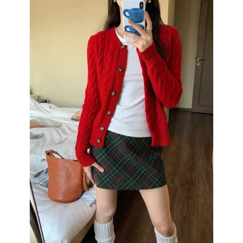 小马6扣羊毛开衫