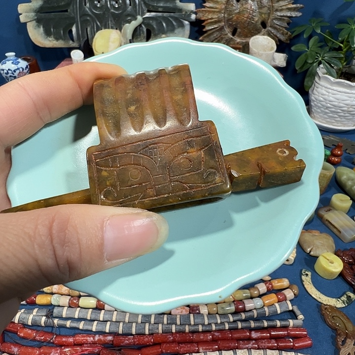 透闪石质玉未镶嵌挂件