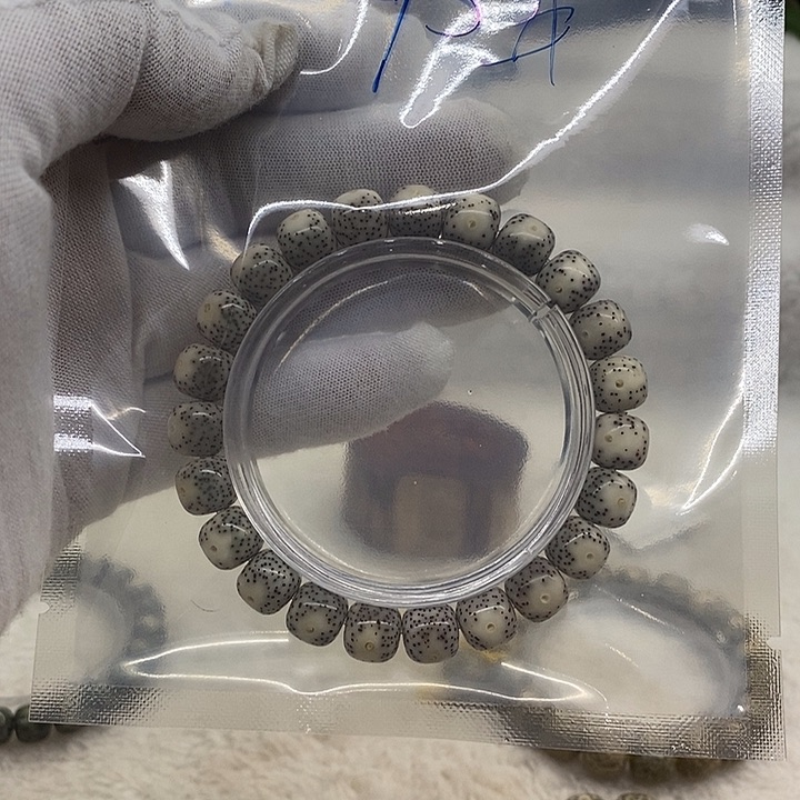 星月菩提吊坠傲***萝海南原生态95