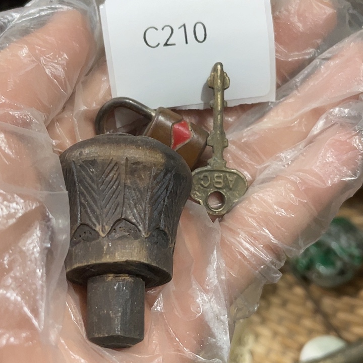 红***瓷片C210号工艺品