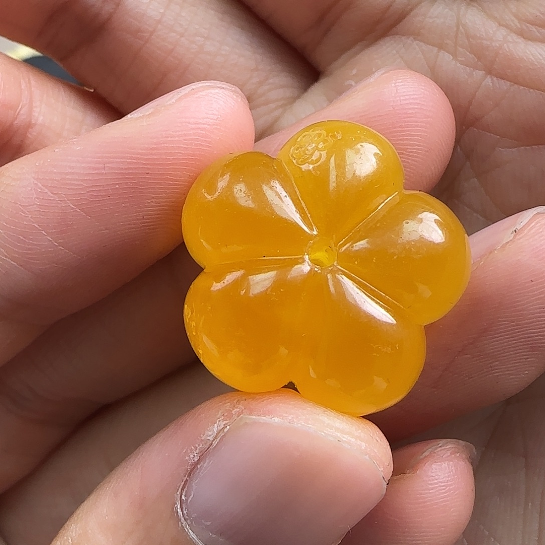 转***生琥珀未镶嵌珠宝奇石