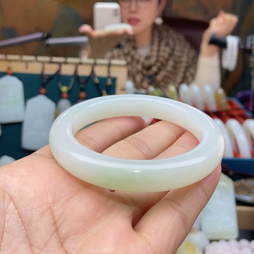 【闪购商品】未镶嵌手镯和田玉