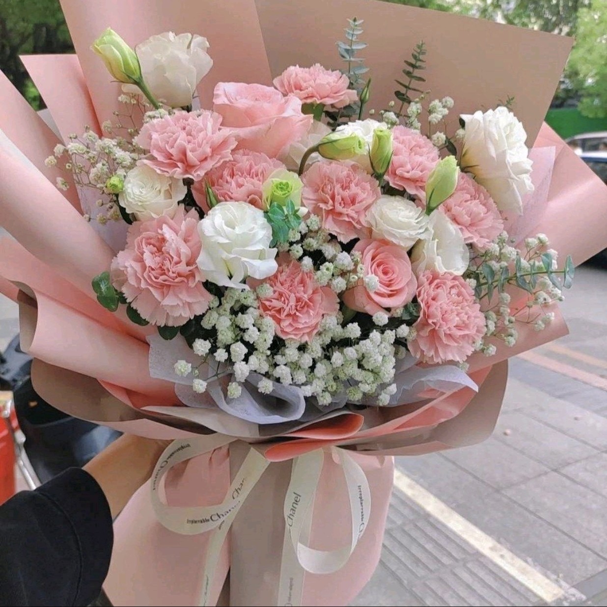 温暖陪伴11枝粉康乃馨粉玫瑰送妈妈长辈花店送花上门