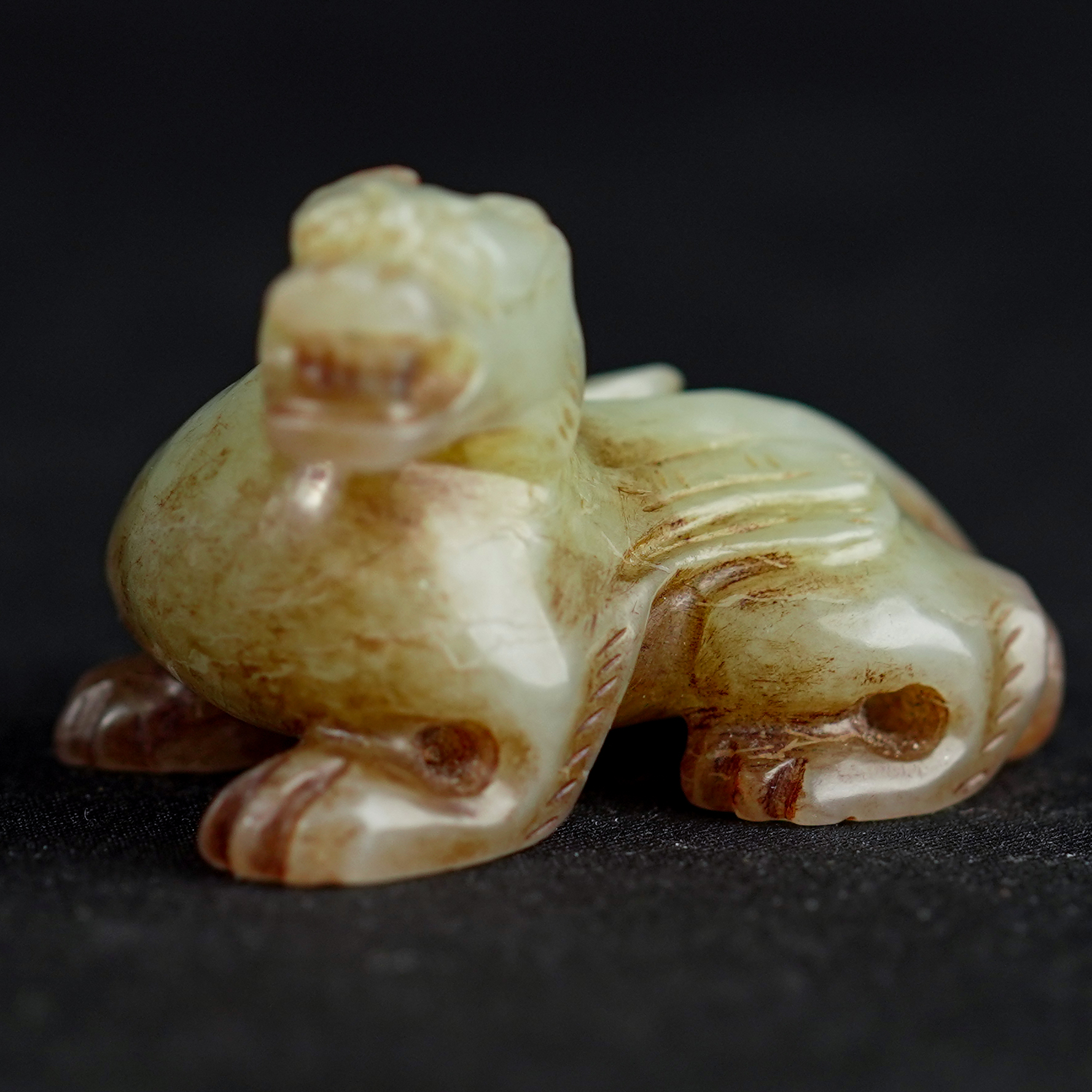 明早期带皮色玉雕瑞兽手把件
