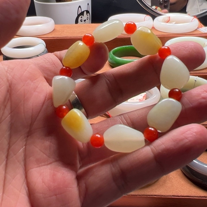 雾***起和田玉（糖玉）未镶嵌手链