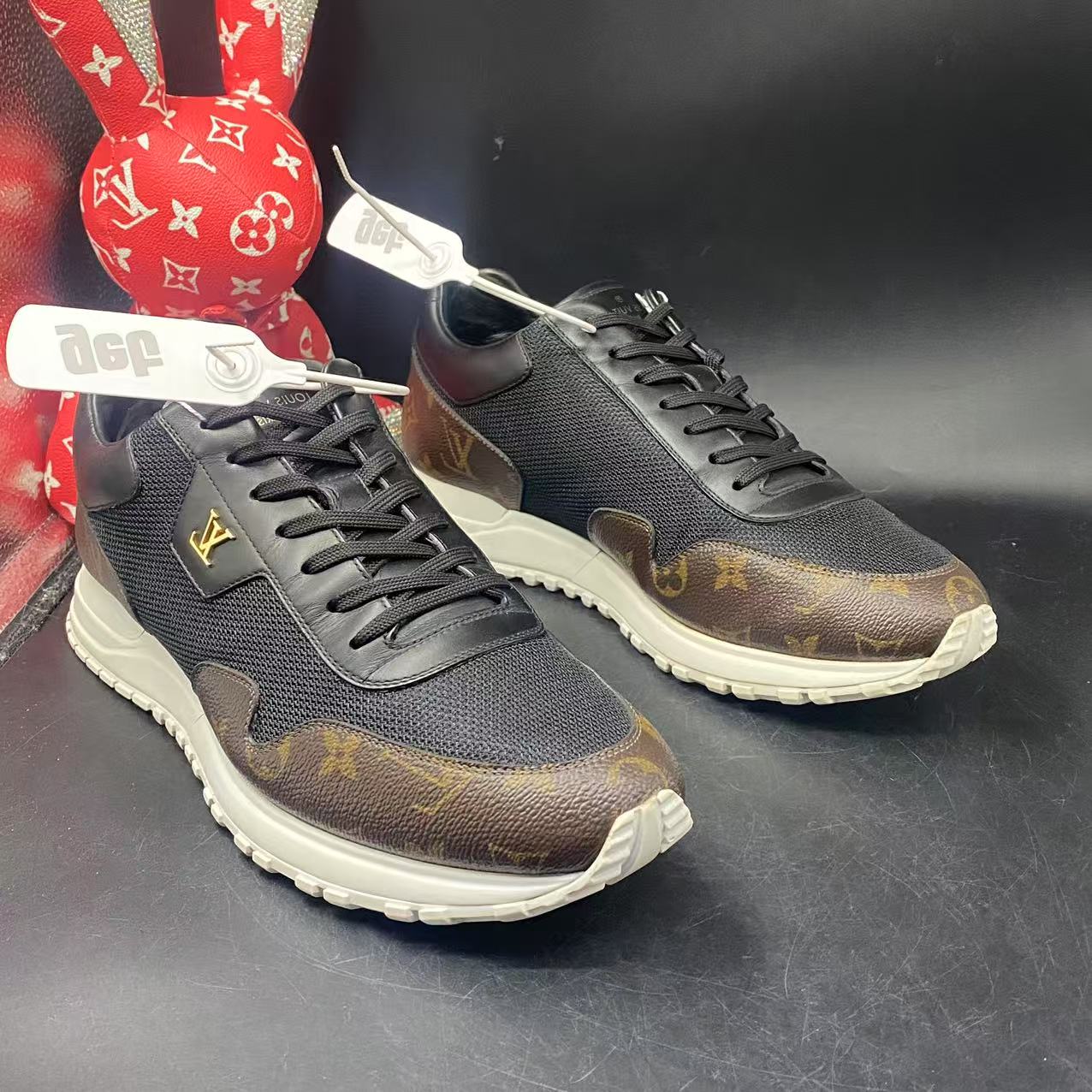 95新 LouisVuitton/路易威登 【聚星优选】黑棕色运动鞋43码kke064