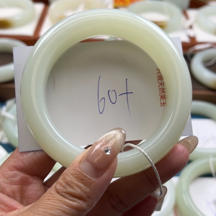 和田玉（糖玉）手镯未镶嵌漂**姐