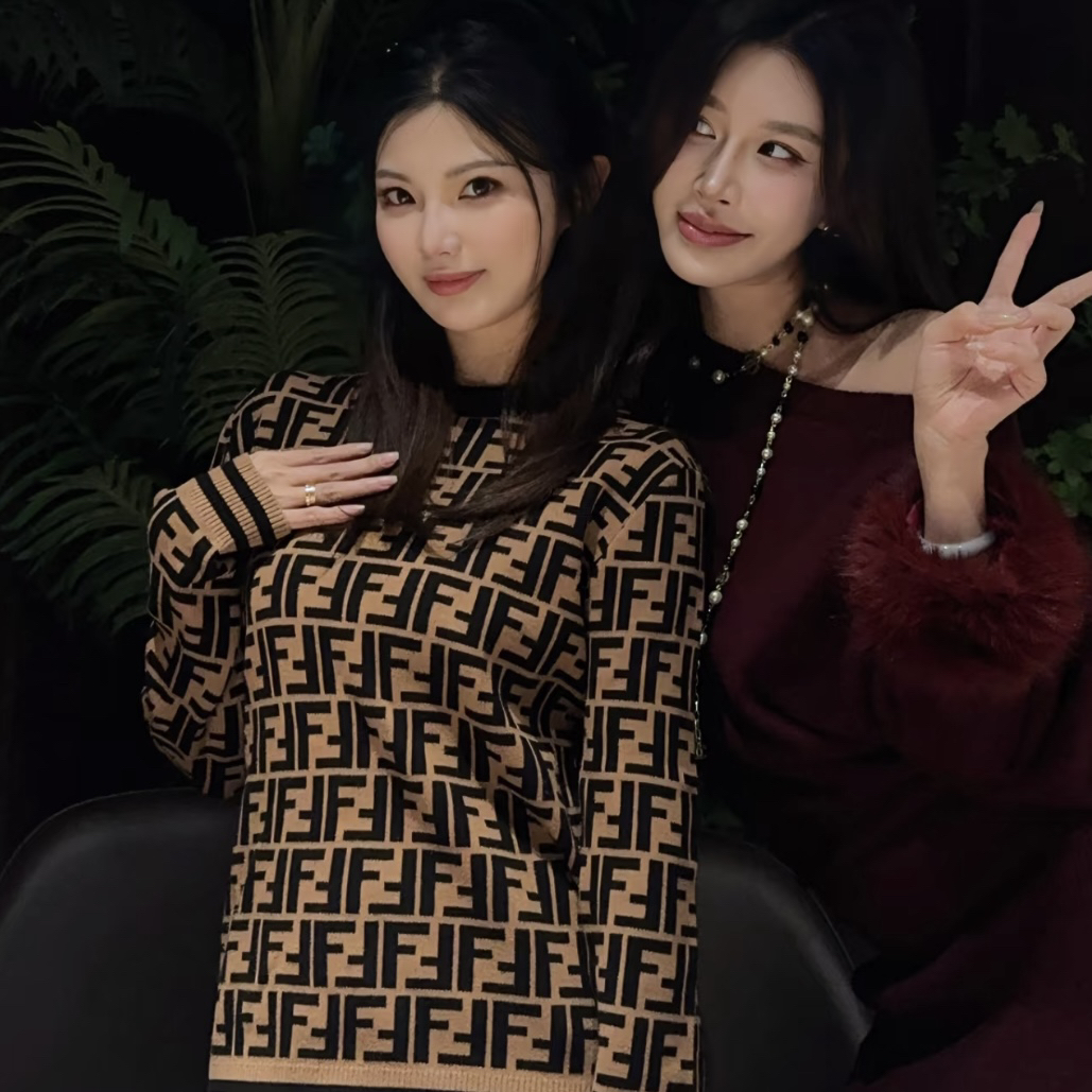 99新 FENDI/芬迪 7524/棕色徽标长袖针织毛衣/38码/99新/无洗标