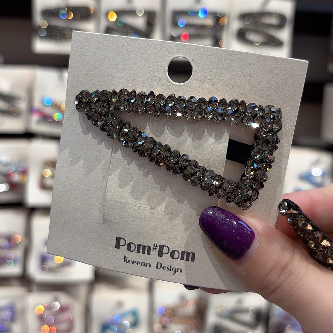 皮质铁合金枪色大三角镂空拜拜一个