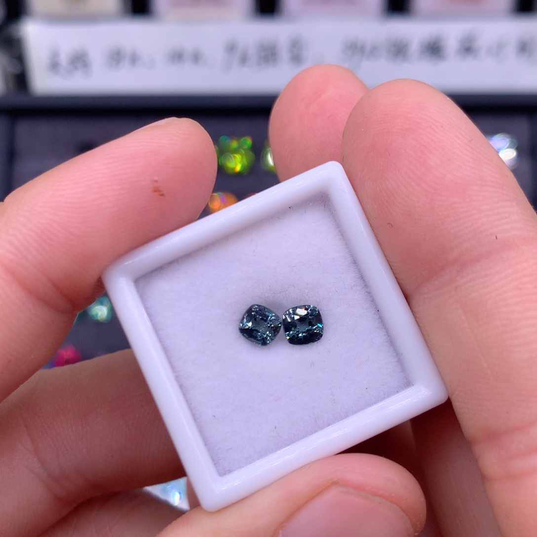 尖晶石裸石蓝绿色2颗