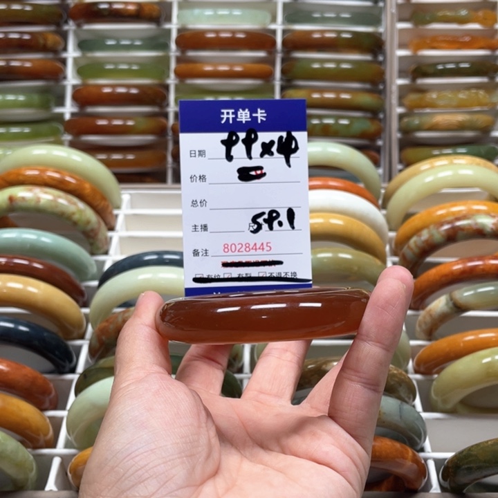 蛇纹石玉手镯未镶嵌苹*姐