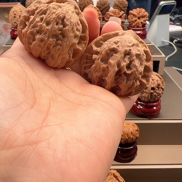 文玩核桃把件42 梨木台 z-004