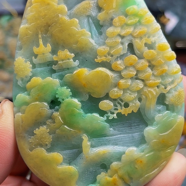 翡翠未镶嵌颈饰挂件