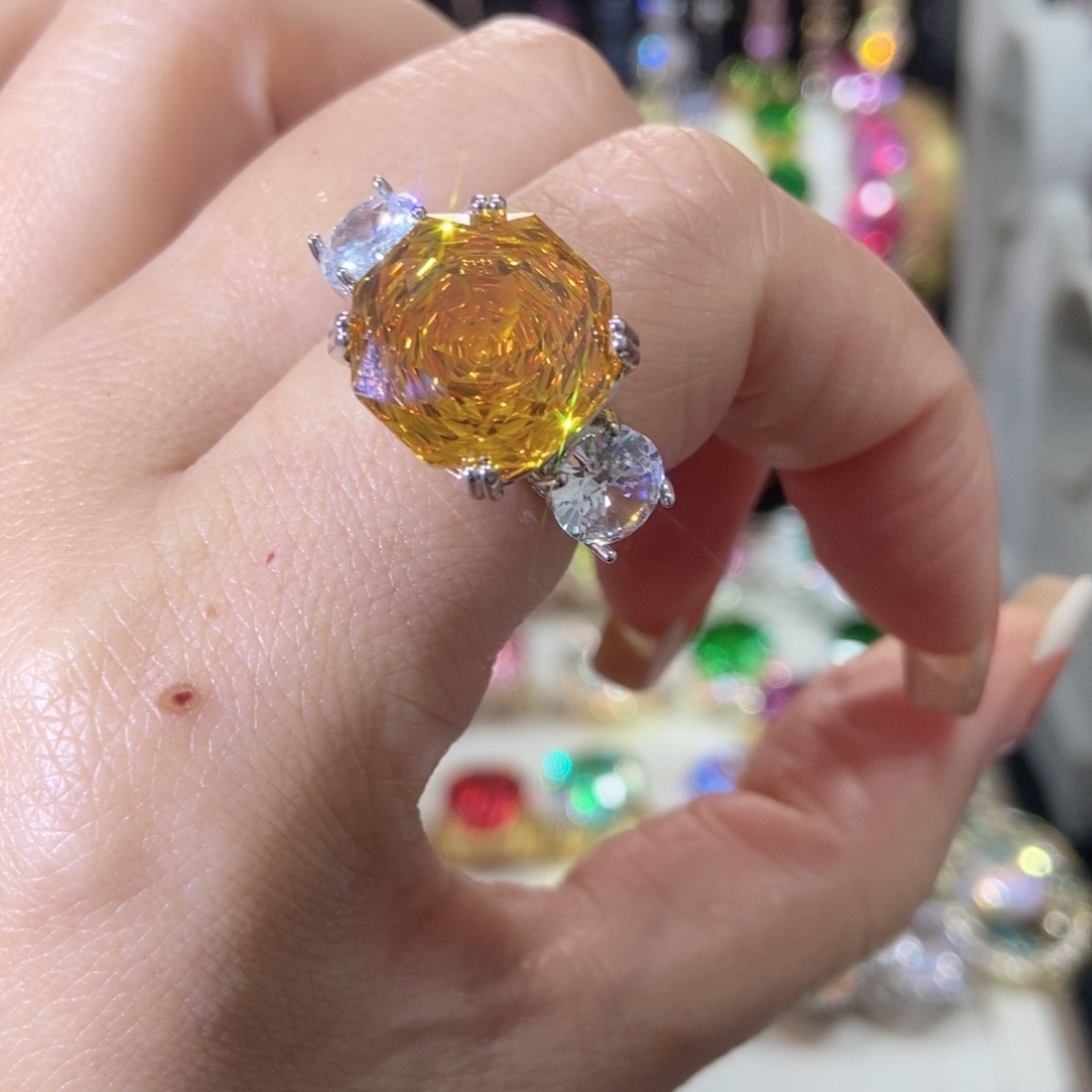 66锆石（处理）戒指