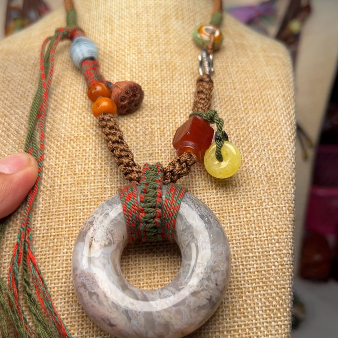 玛瑙/玉髓颈饰未镶嵌