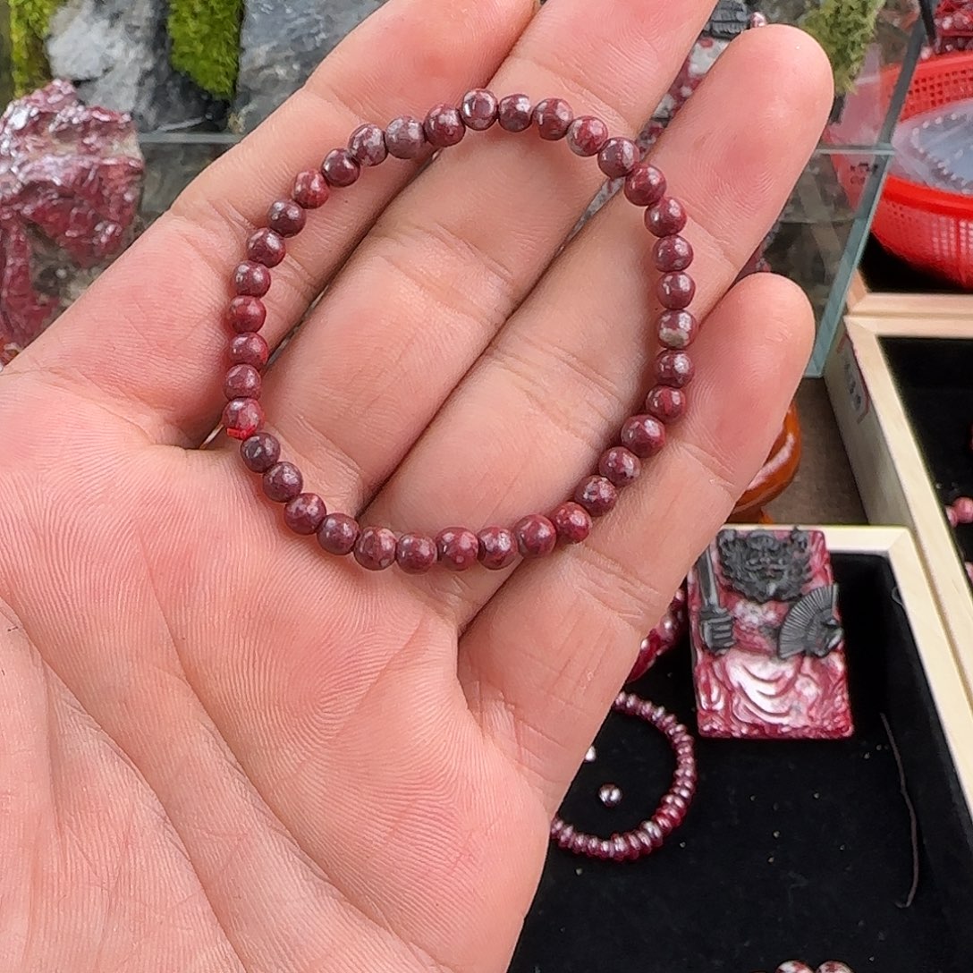 雨***霏天然辰砂原矿手串