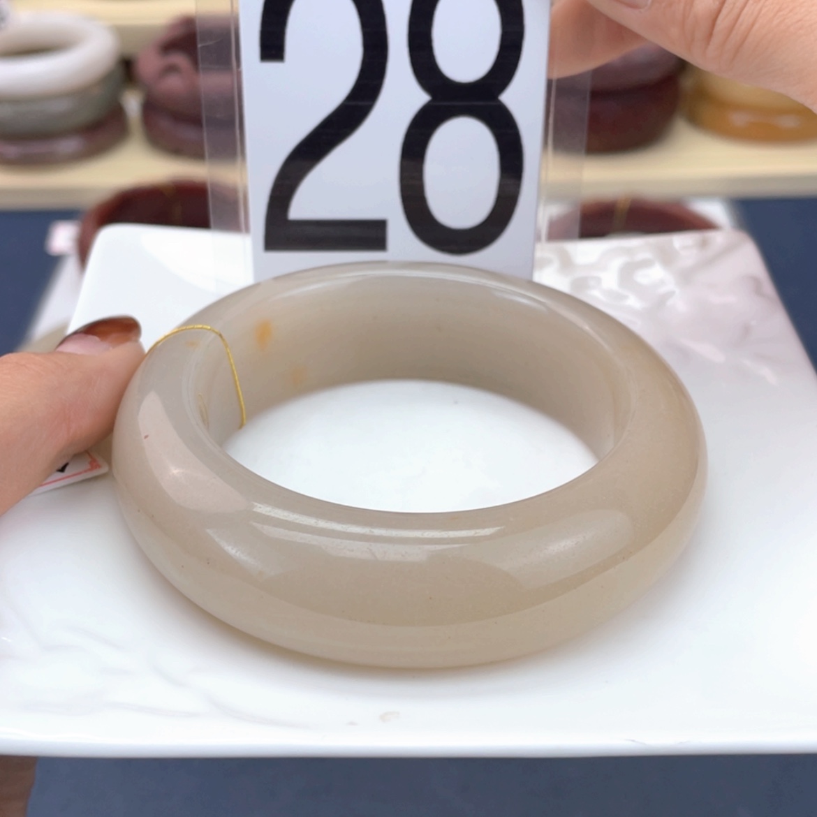 【闪购商品】石英质玉手镯未镶嵌