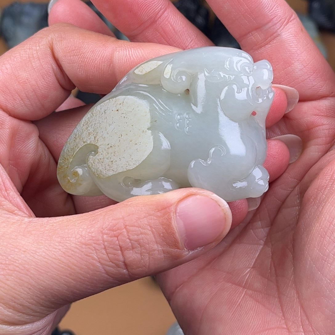 和田玉颈饰未镶嵌女***步