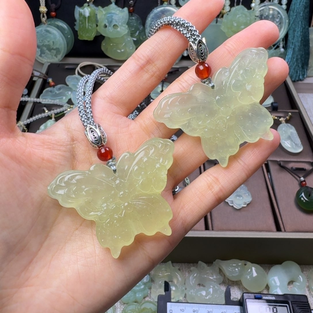 岫玉未镶嵌吊坠(赠链)