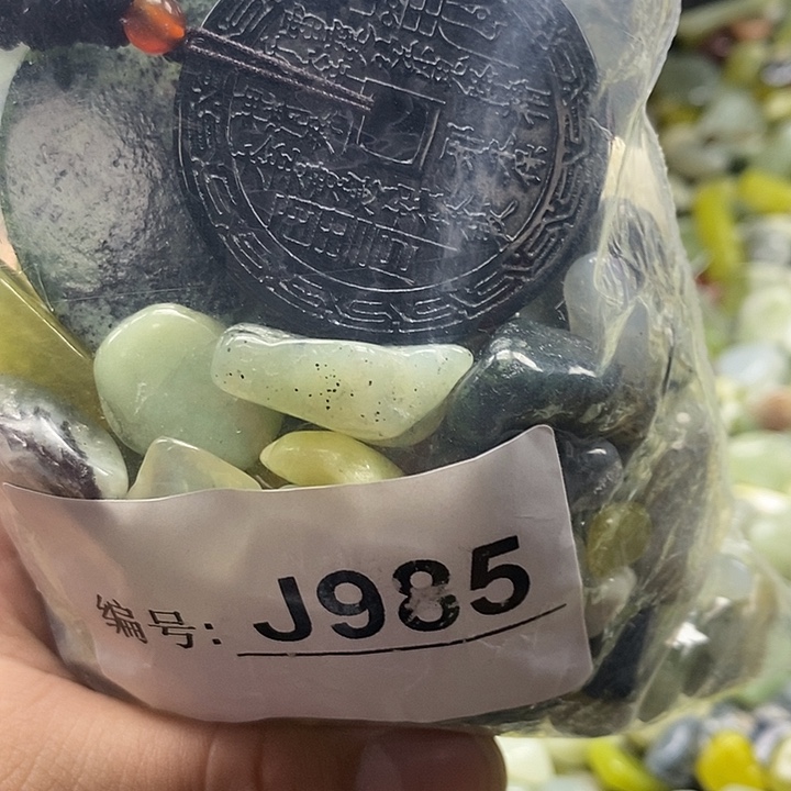 岫玉鱼缸石未镶嵌