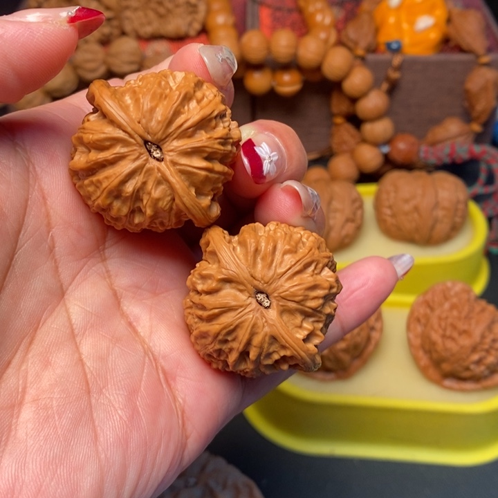 墨***山吊坠文玩核桃37金牛