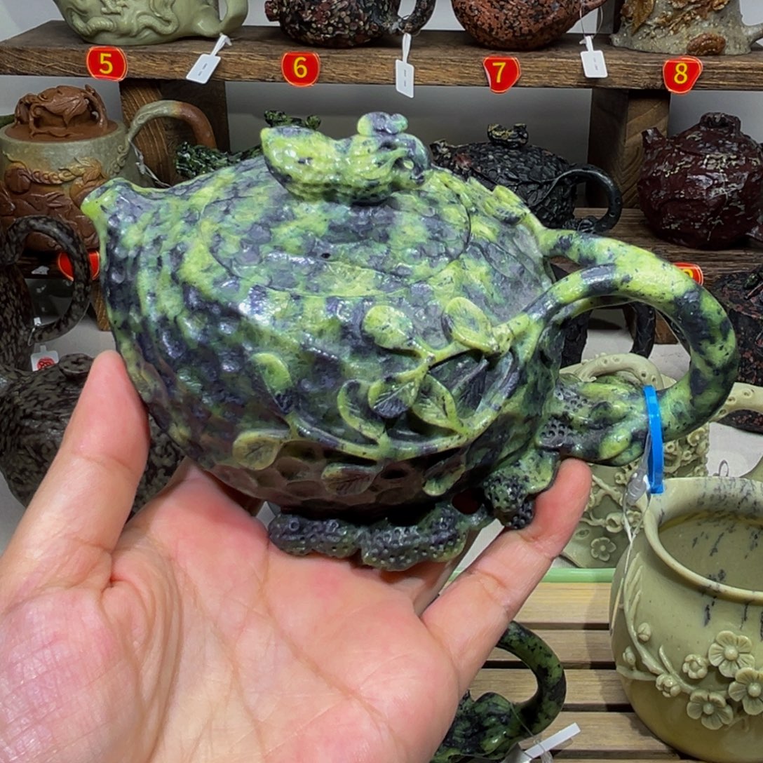 石材藏玉药王石花生壶微瑕