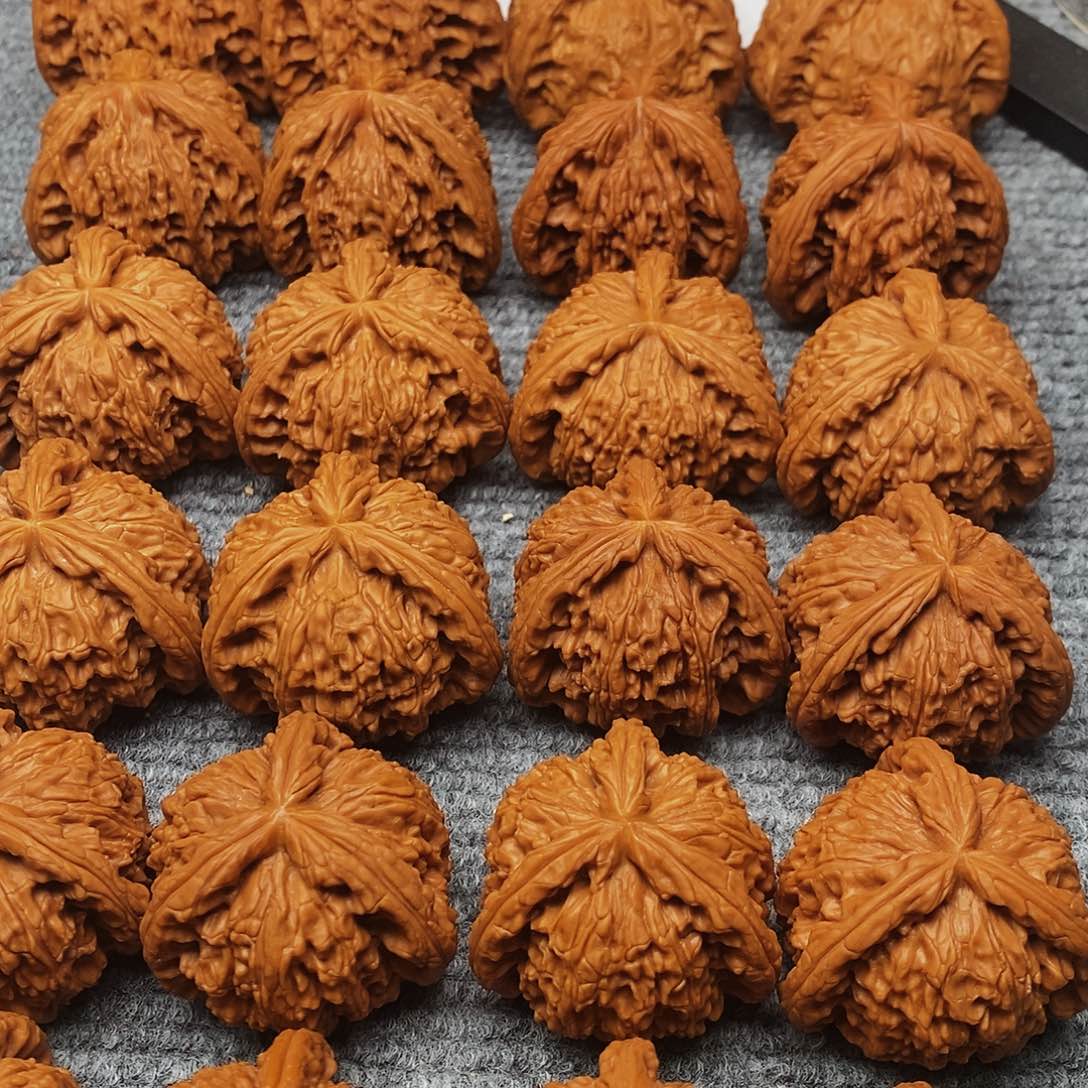 文玩核桃吊坠奔驰