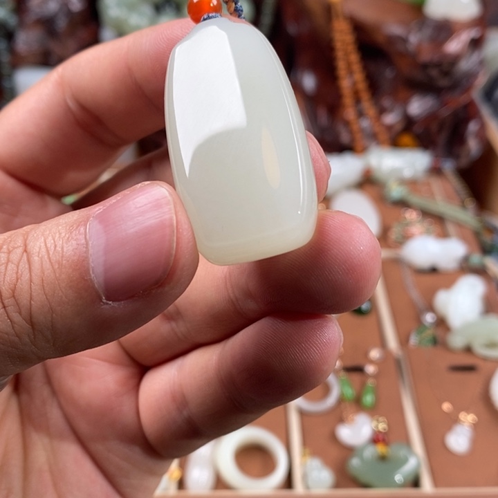 和田玉颈饰未镶嵌