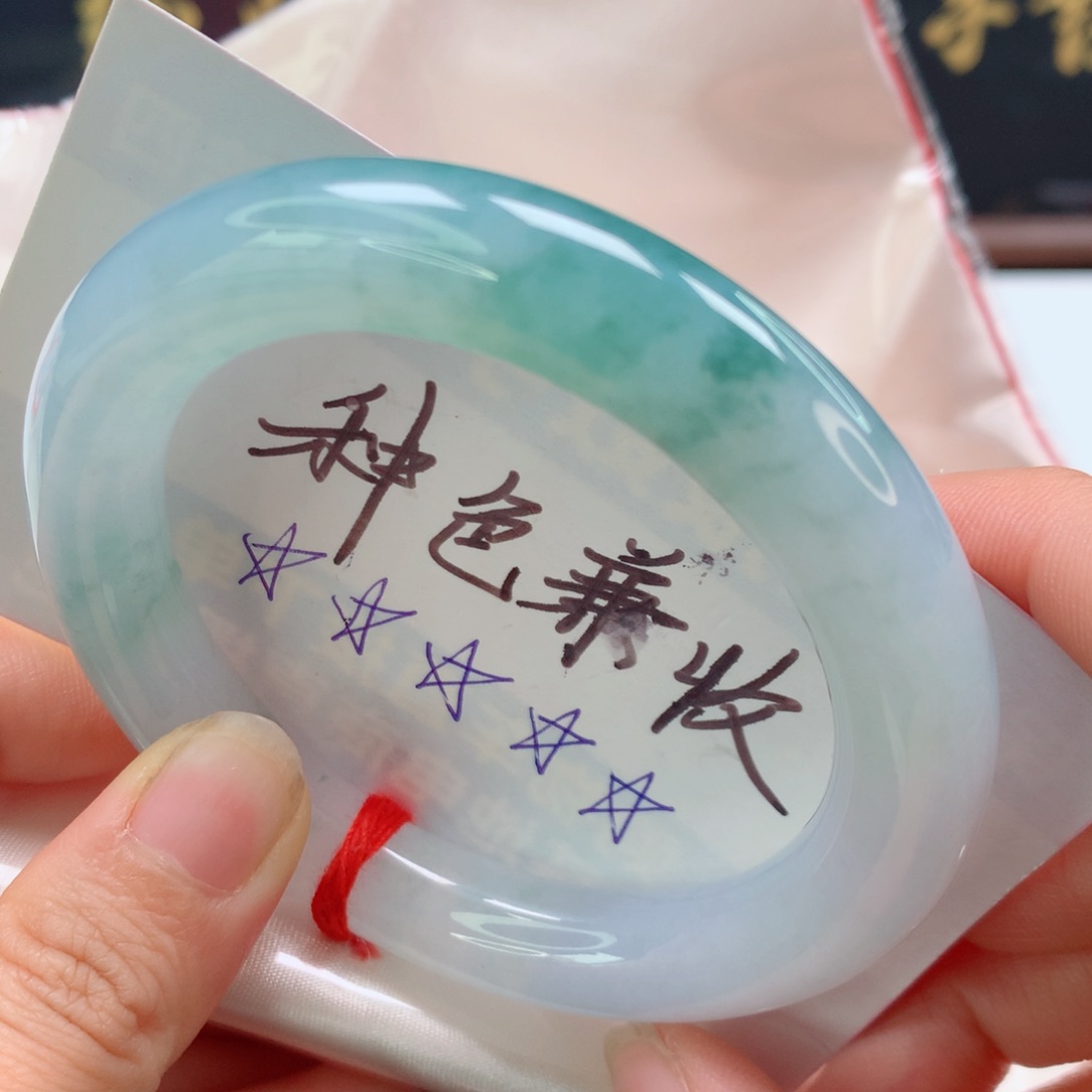 未镶嵌手镯（圆镯）翡翠飘绿