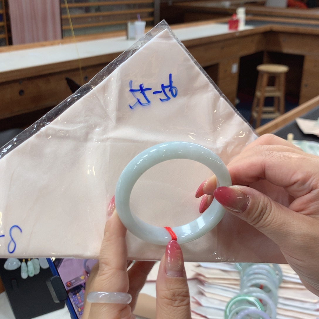 翡翠未镶嵌手镯48小时鉴赏