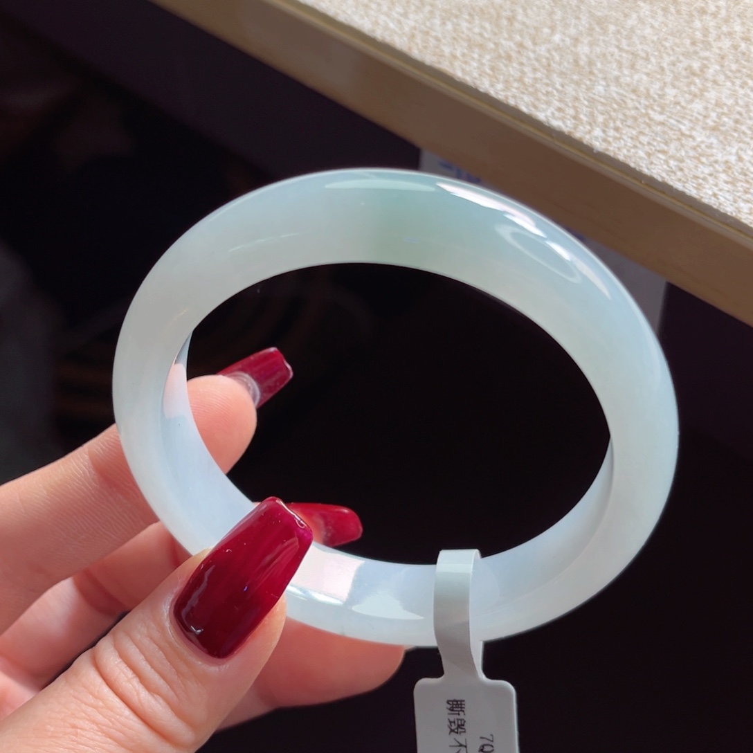 翡翠手镯未镶嵌手镯