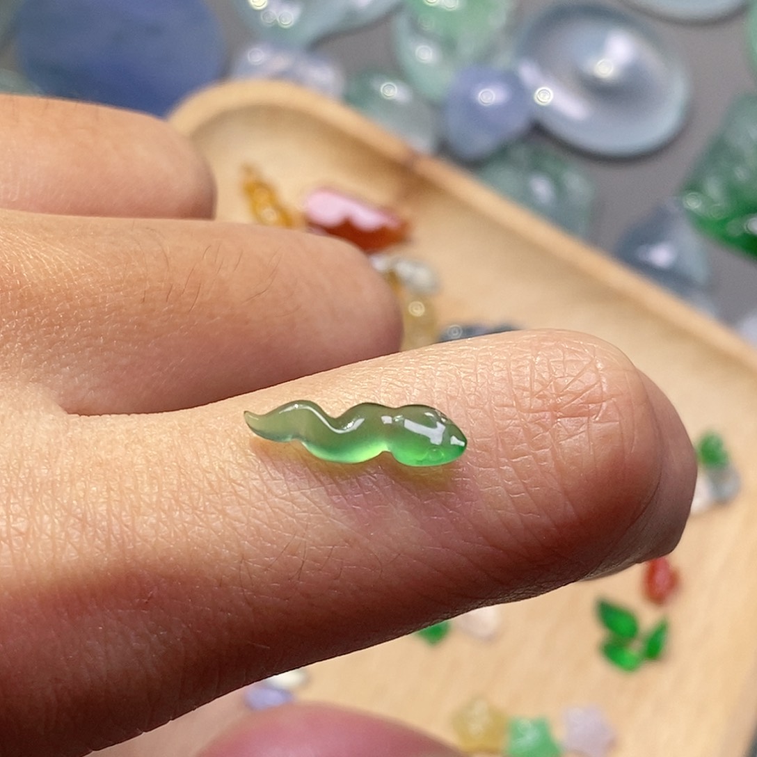 翡翠颈饰未镶嵌翡翠